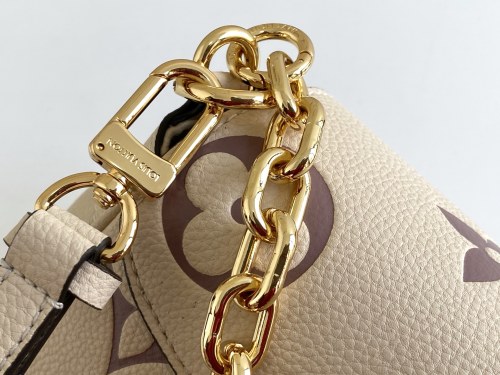  Handbag  Louis Vuitton  M45813  size  24 x 14 x 9  cm