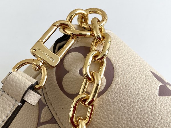  Handbag  Louis Vuitton  M45813  size  24 x 14 x 9  cm