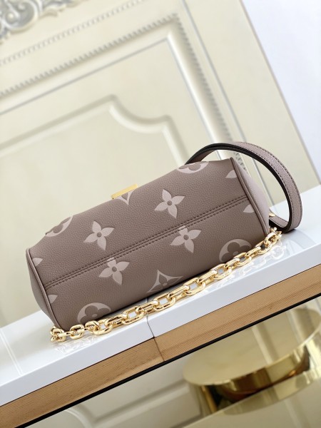 Handbag   Louis Vuitton  M45836  size  24 x 14 x 9  cm