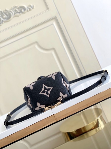  Handbag  Louis Vuitton  M80738  size  13 x 19 x 8  cm