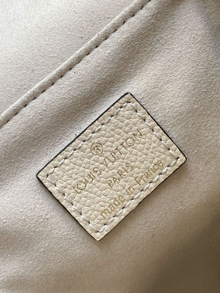 Handbag   Louis Vuitton   M80738  size  13 x 19 x 8  cm