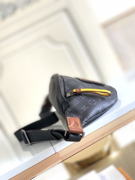 LOUIS VUITTON Discovery Bumbag Monogram Eclipse Gaston Label Savane Yellow M45220 size 47*9*20 cm