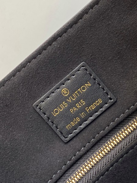 Handbag  Louis Vuitton  M58660  size  22.5 x 24 x9.5  cm