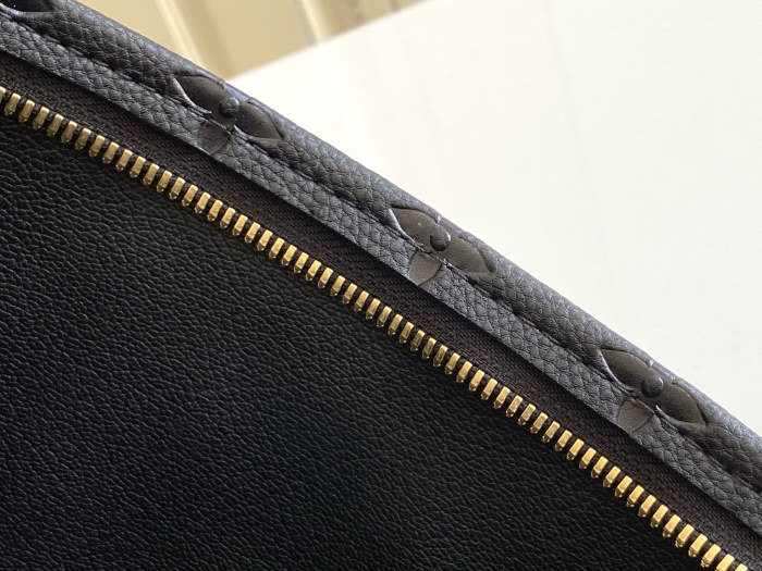  Handbag  Louis Vuitton  M45665  size  26X20X5  cm