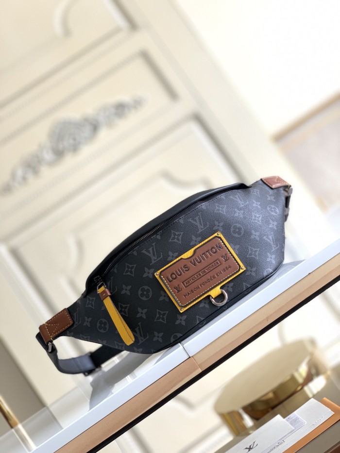 LOUIS VUITTON Discovery Bumbag Monogram Eclipse Gaston Label Savane Yellow M45220 size 47*9*20 cm