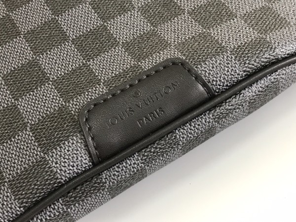  Handbag   Louis Vuitton  M44336  size   47.0 x 20.0 x 9.0  cm