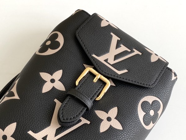  Handbag  Louis Vuitton  M80738  size  13 x 19 x 8  cm