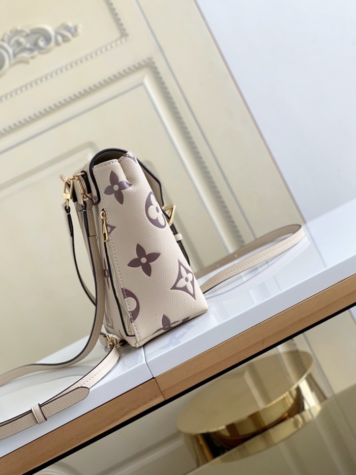 Handbag   Louis Vuitton   M80738  size  13 x 19 x 8  cm