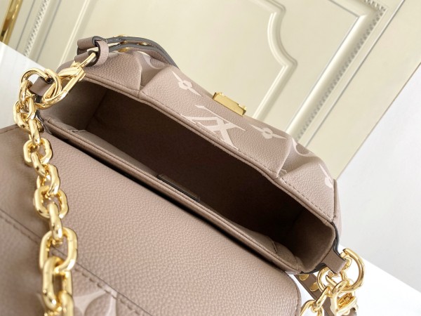 Handbag   Louis Vuitton  M45836  size  24 x 14 x 9  cm