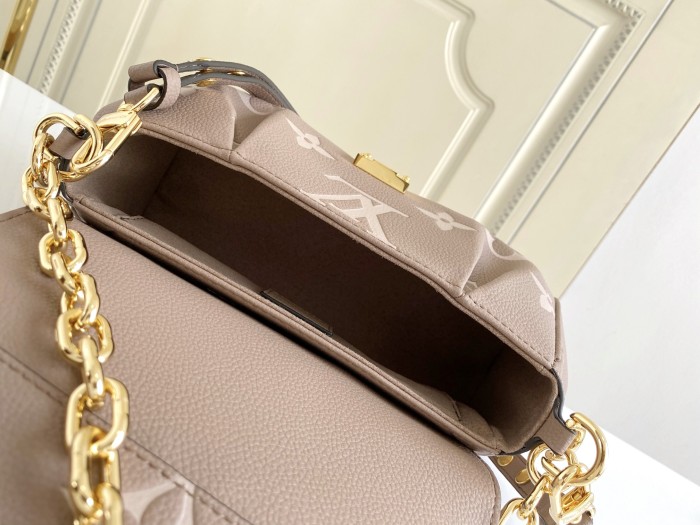 Handbag   Louis Vuitton  M45836  size  24 x 14 x 9  cm