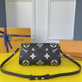  Handbag   Louis Vuitton  M45859   size  24 x 14 x 9  cm