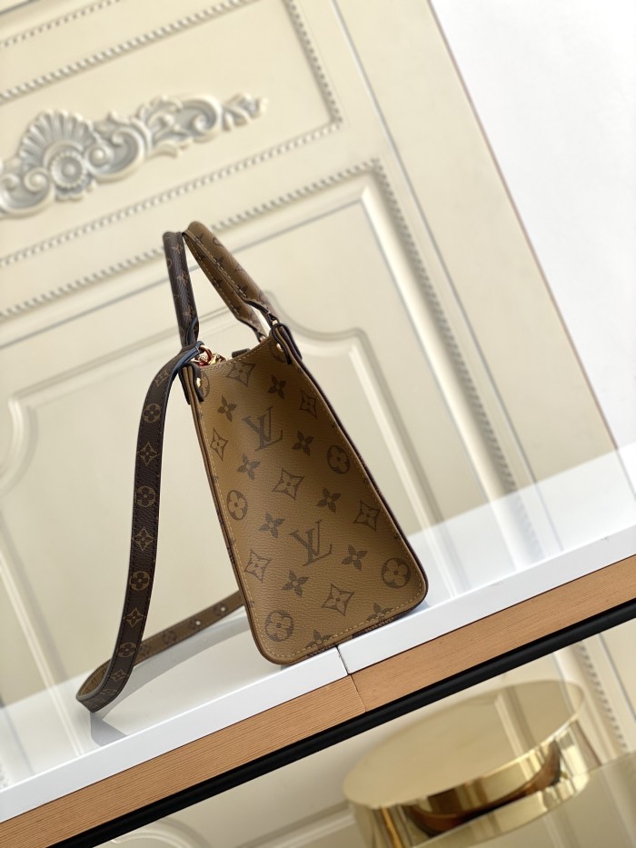  Handbag    Louis Vuitton  M44654  size  25-19-11.5  cm 
