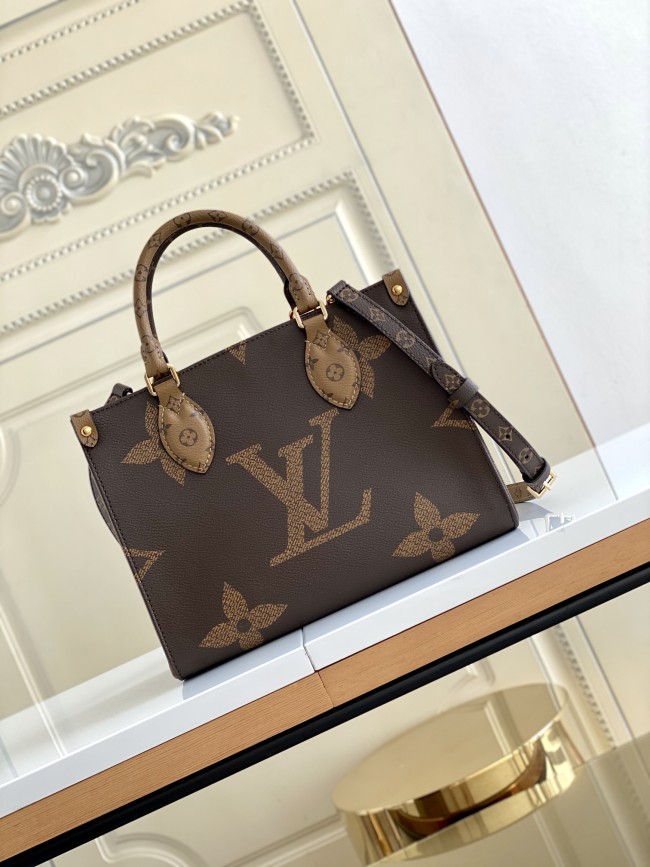  Handbag    Louis Vuitton  M44654  size  25-19-11.5  cm 