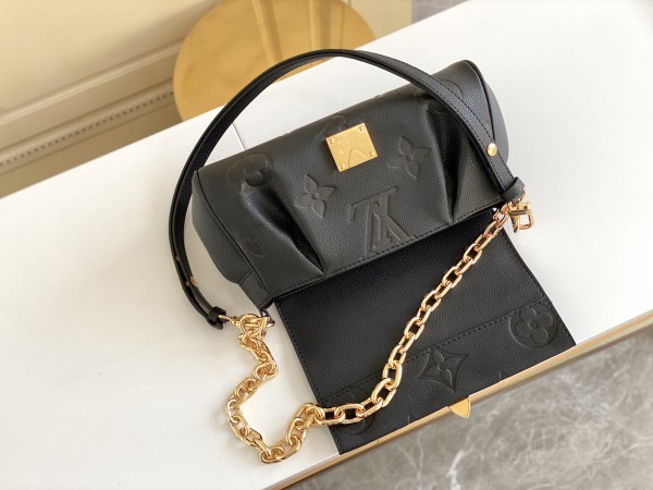  Handbag   Louis Vuitton  M45813  size  24 x 14 x 9  cm 