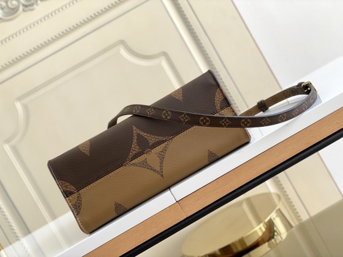  Handbag    Louis Vuitton  M44654  size  25-19-11.5  cm 