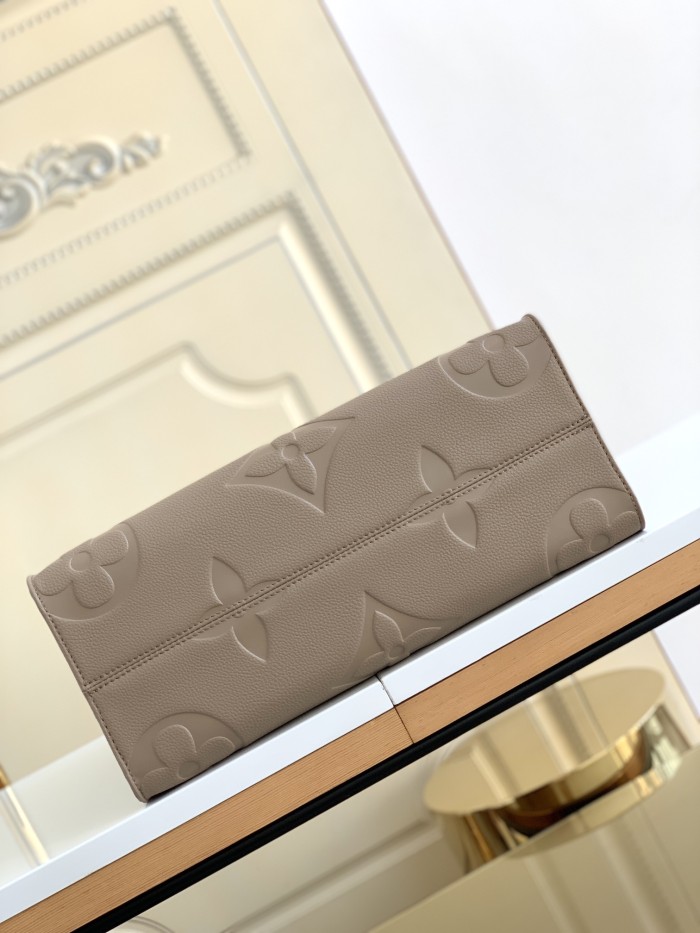 Handbag   Louis Vuitton   M45607   size  34-26-15  cm