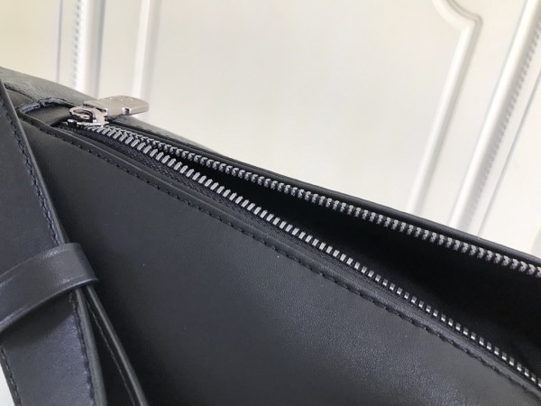 LOUIS VUITTON Discovery Bumbag Monogram Eclipse Black M44336 size 47*20*9 cm