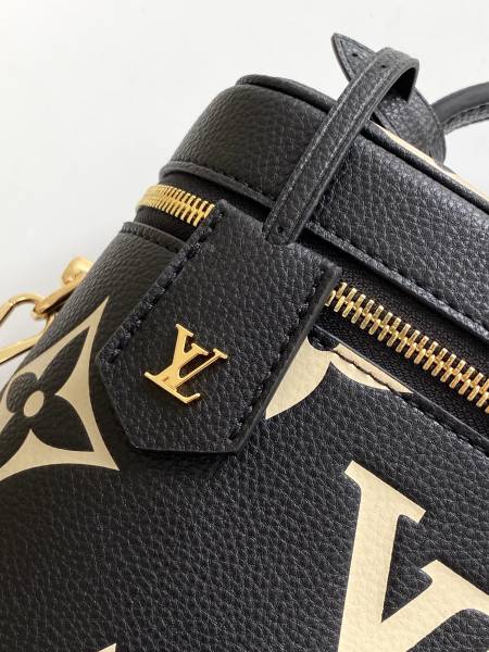  Handbag   Louis Vuitton   M45780  size  19 x 13 x 11  cm 