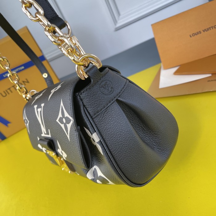  Handbag   Louis Vuitton  M45859   size  24 x 14 x 9  cm