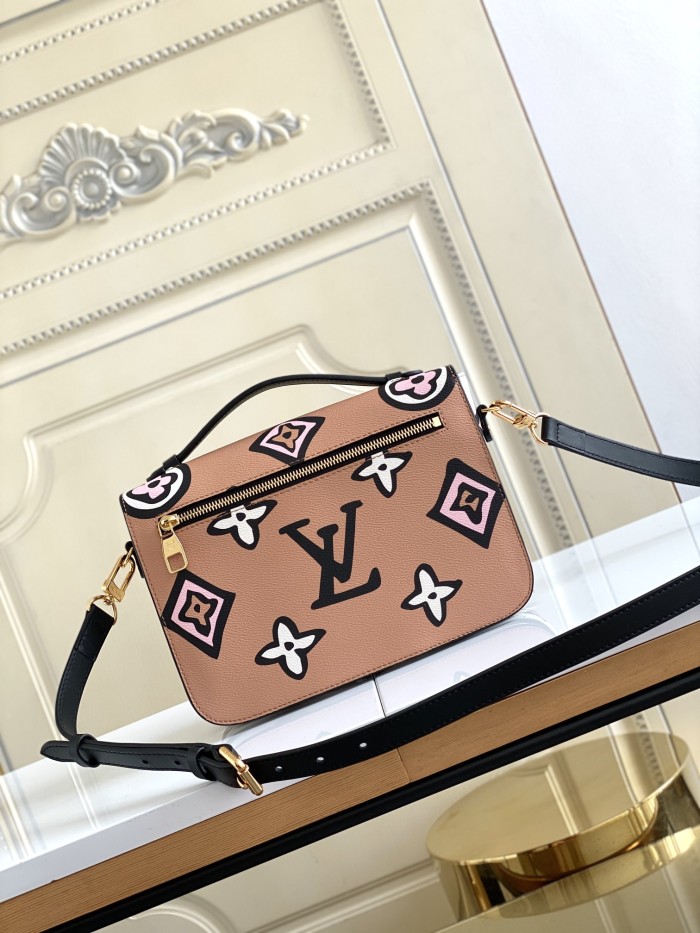 Handbag   Louis Vuitton  M45823  size  25 x 19 x 9  cm