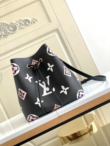 Handbag   Louis Vuitton   M45821   size  26.0 x 26.0 x 17.5  cm