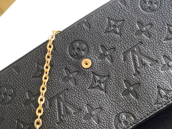  Handbag  Louis Vuitton  M64064  size  21×12×3 cm 