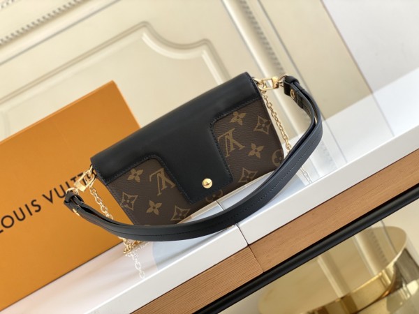  Handbag   Louis Vuitton   M80559  size 19x11×3  cm