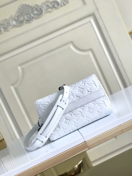 Handbag   Louis Vuitton   M55927  size   22*13*14   cm