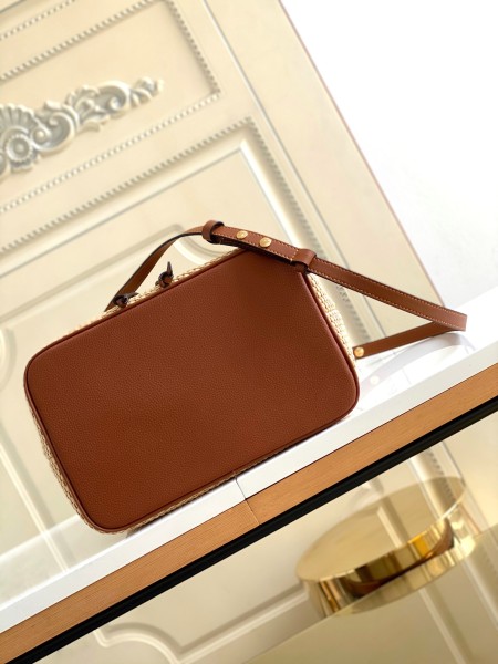  Handbag   Louis Vuitton   m57704   size   26 x 26 x 17.5  cm 