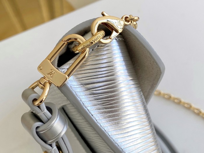  Handbag  Louis Vuitton  M80819  size  19.0 x 11.0 x 3.0   cm