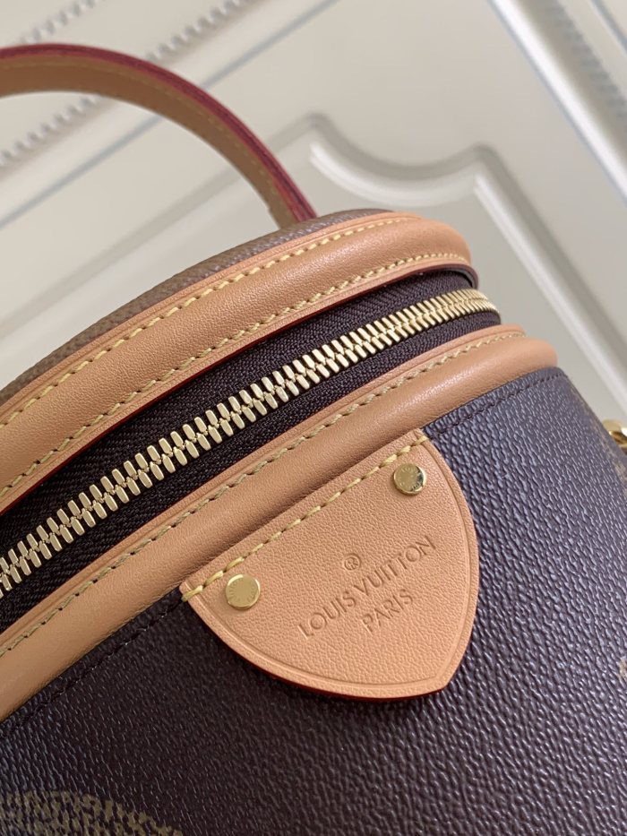  Handbag   Louis Vuitton  M44603   size  15.0 x 17.0 x 15.0 cm 