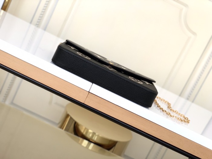 Handbag Louis Vuitton M80482 size 21.0 x 12.0 x 3.0 cm