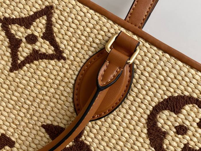  Handbag  Louis Vuitton  m57723  size  35 x 27 x 14   cm