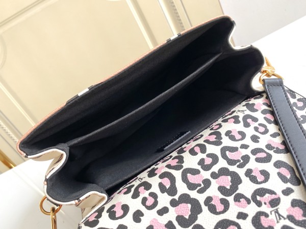 Handbag   Louis Vuitton  M45823  size  25 x 19 x 9  cm