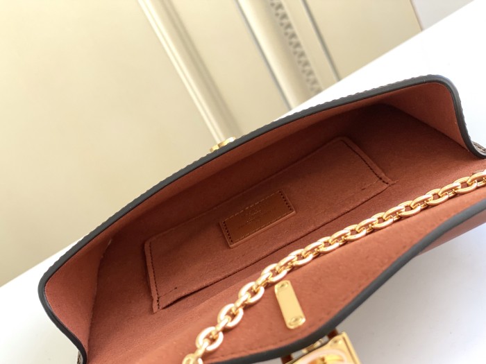  Handbag   Louis Vuitton  M80763  size  19x11×3  cm 