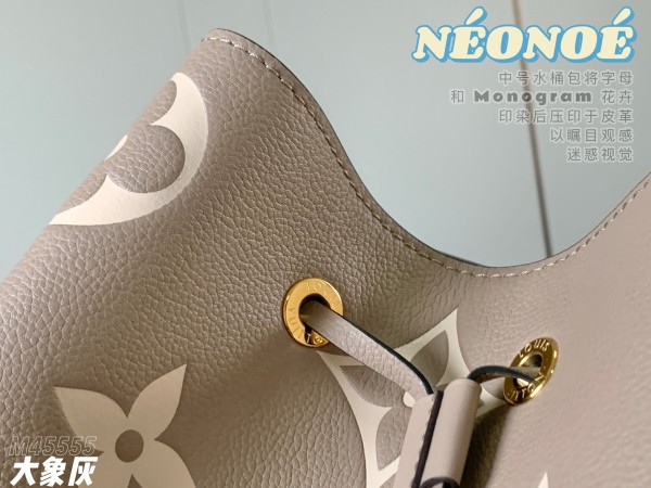 Handbag Louis Vuitton M45555 size 26*17*26 cm