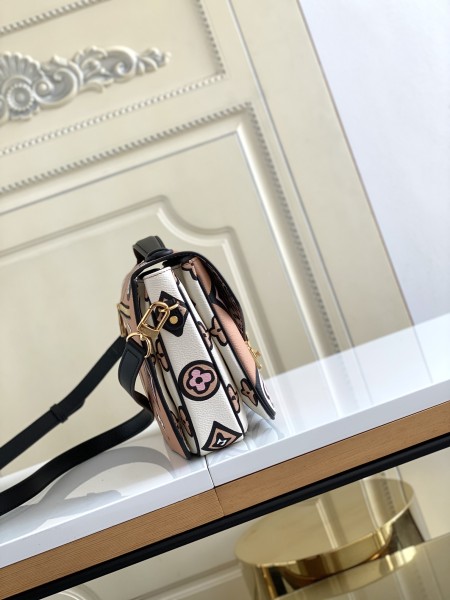 Handbag   Louis Vuitton  M45823  size  25 x 19 x 9  cm