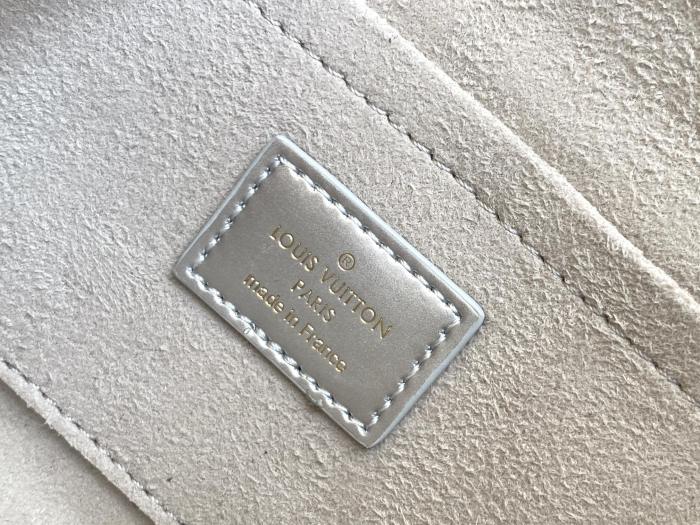  Handbag  Louis Vuitton  M80819  size  19.0 x 11.0 x 3.0   cm