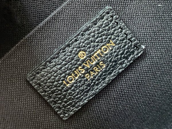  Handbag  Louis Vuitton  M64064  size  21×12×3 cm 