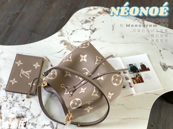 Handbag Louis Vuitton M45555 size 26*17*26 cm