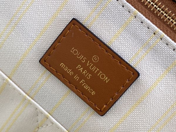  Handbag  Louis Vuitton  m57723  size  35 x 27 x 14   cm