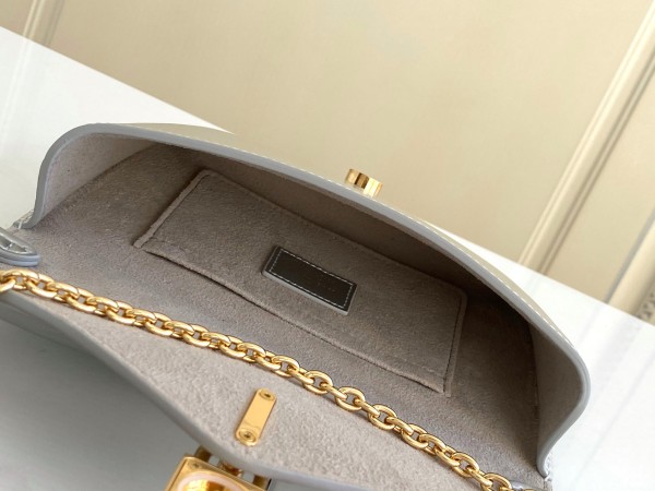  Handbag  Louis Vuitton  M80819  size  19.0 x 11.0 x 3.0   cm