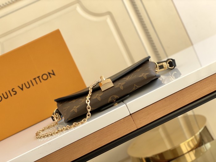  Handbag   Louis Vuitton   M80559  size 19x11×3  cm