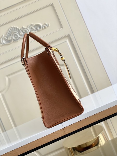  Handbag  Louis Vuitton  m57723  size  35 x 27 x 14   cm