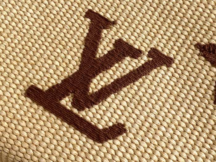  Handbag   Louis Vuitton  M80351  size   25x 20 x 5.5  cm