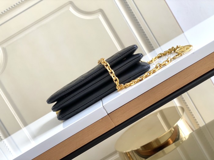 Handbag  Louis Vuitton  M80742  size  20 x 14 x 8  cm