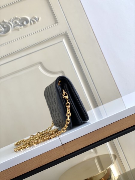 Handbag  Louis Vuitton  M80742  size  20 x 14 x 8  cm