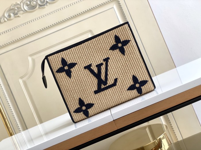  Handbag    Louis Vuitton   M80352   size   5x 20 x 5.5  cm