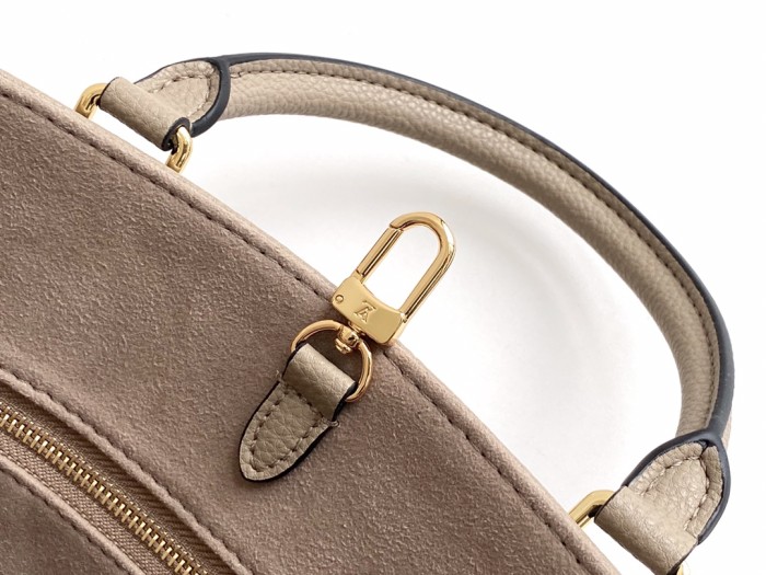  Handbag   Louis Vuitton  45779  size  25 x 19 x 11.5   cm