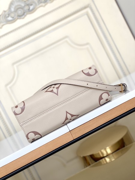  Handbag   Louis Vuitton  M45654   size  25x 11.0 x 19.0  cm